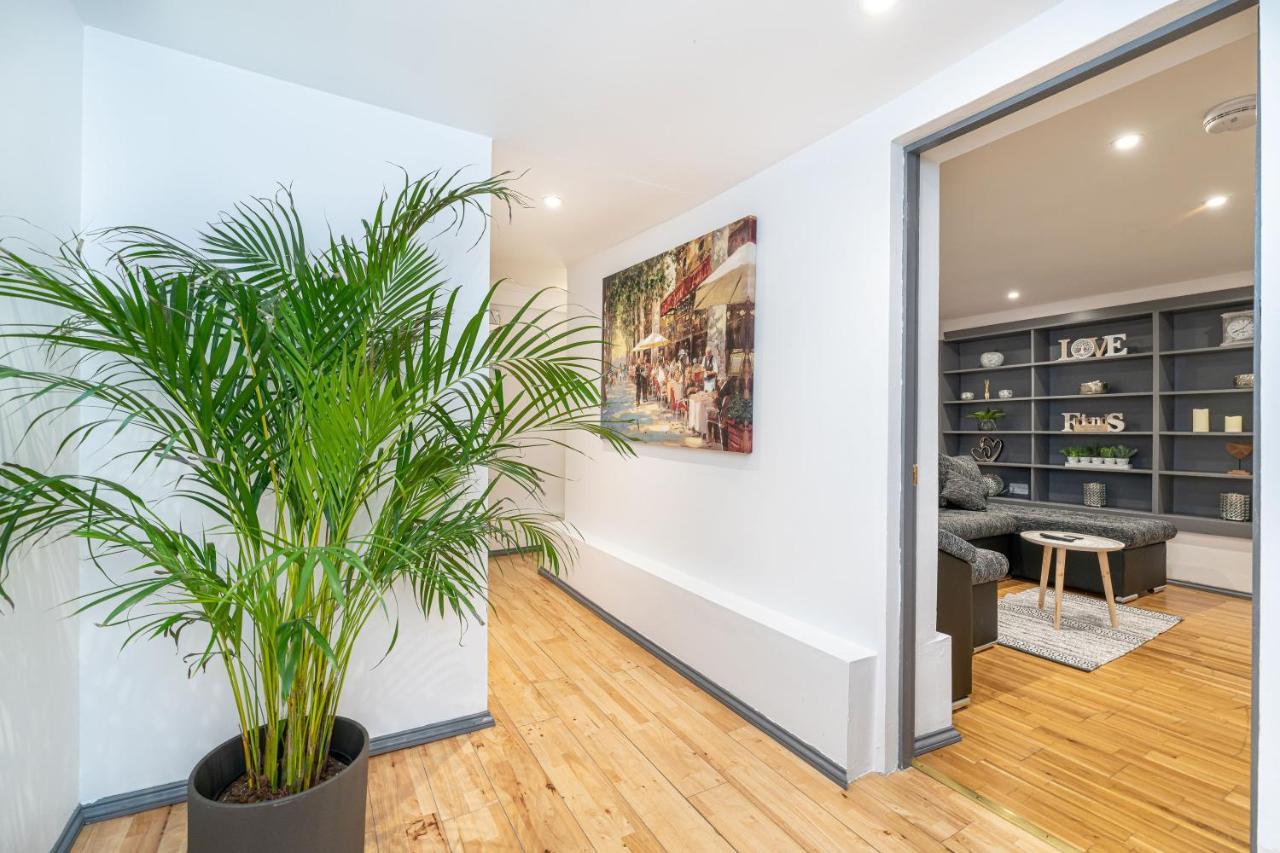 Appartement Luxury Five Bedroom Deluxe Duplex I Centre I Fountainpark *
