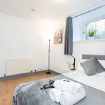 Luxury Five Bedroom Deluxe Duplex Apartment I City Centre Edinburgh I Fountainpark